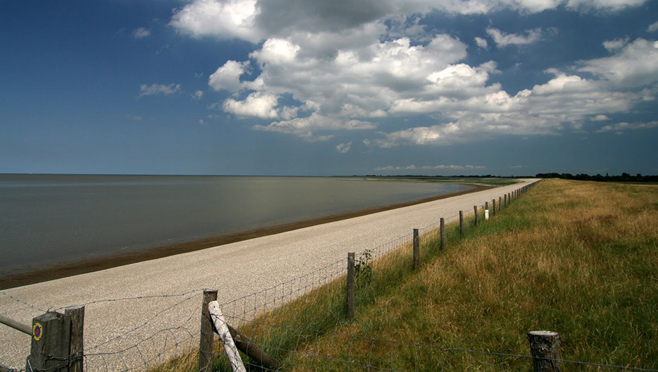 Het Waddenzeegebied heeft een grote ecologische waarde en sinds 26 juni 2009 op de lijst van UNESCO Werelderfgoed. En vanuit de vakantiewoningen bent u in enkele minuten bij dit prachtige gebied. De "Waddenzee" Wad anders!!